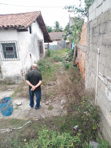Casa De Dois Quartos E Varanda,precisando De Reforma,com Rgi