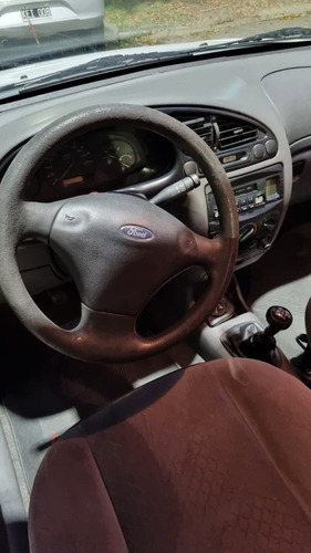 Imagen 5 de 8 de Ford Fiesta 2000 1.6 Lx Aa