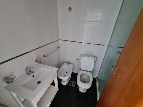 Gran Semipiso Amplio, 2 Balcones, 2 Baños 2 Dorm Con Placard