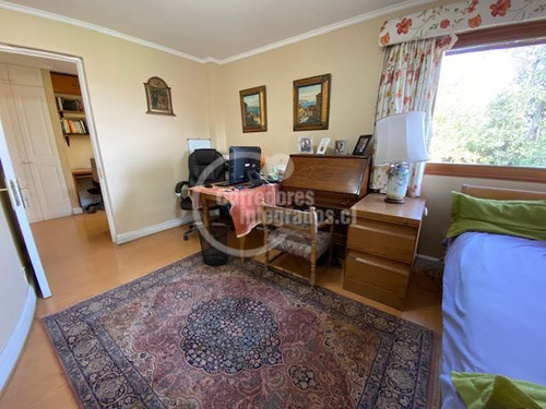 Casa En Venta De 6 Dorm. En Lo Barnechea