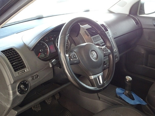 Imagem 4 de 12 de Volkswagen Polo Sedan 1.6 Comfort 2013/2013