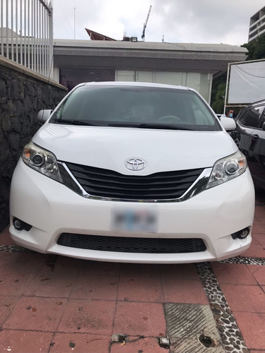 Imagen 2 de 11 de Toyota Sienna Le 2012