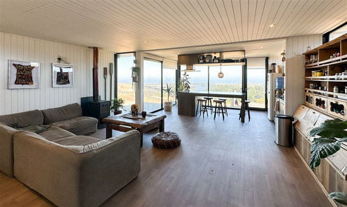 Casa En Venta En Pichilemu, Con Gran Vista Al Mar
