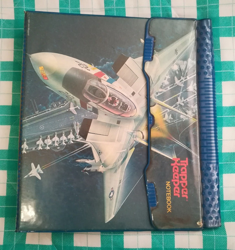 Carpeta Vintage De Tres Aros Con Motivo De Avión