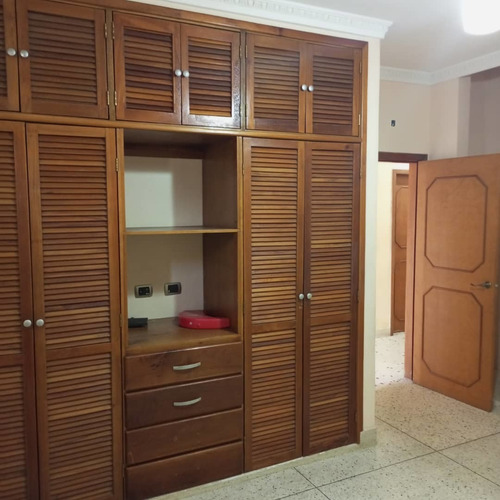 Imagen 19 de 28 de Casa Céntrica Calle Cerrada Sin Amoblar, Aire Acondicionado Central, Estilo Colonial En Alquiler Y/o Venta Trigal Norte (hg)