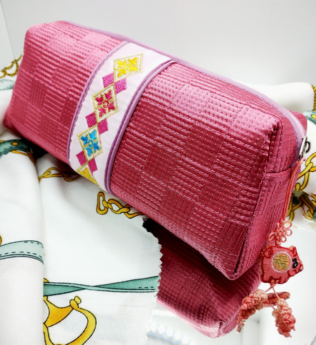 Artesanía Coreana Cosmetiquera Tradicional_ Diseño Puerquito