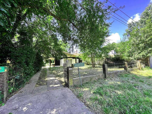 Casa En Venta - 2 Dormitorios 1 Baño - 1.280mts2 - Villa Elisa, La Plata