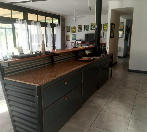 Casa 3 Dormitorios, 2 Baños, Piscina Y Amplio Parque