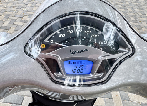 Impecable Motoneta Vespa Napoli 2022 3vtech 150 Cc Abs