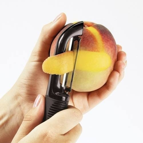 Imagen 4 de 7 de Pelador De Fruta Y Verduras Con Sierra Dentado Oxo