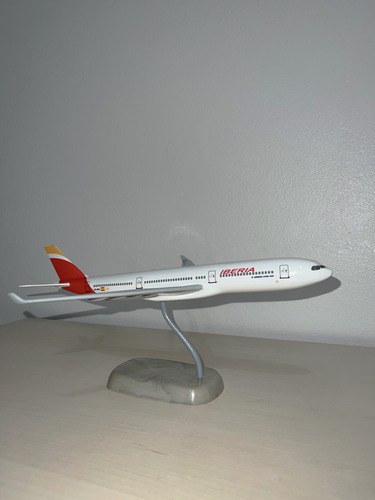 Maqueta Avión Airbus 340-300