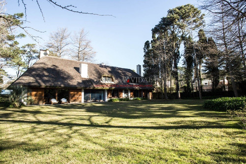 Casa En Venta Y Alquiler Zona Golf, Punta Del Este, 4 Dormitorios- Ref: 2824