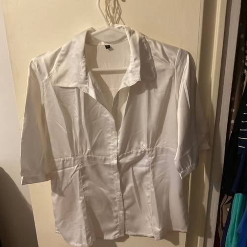 Camisa 3/4 Satinada Blanca Delicada