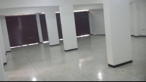 Imagen 13 de 30 de Espacioso Local Comercial En Excelente Ubicación En Alquiler En Barquisimeto, Cuenta Con 2 Baños Servicio De Agua. Luz, 2 Puestos De Estac. Arnaldo Lopez Tlf. 04245257450, Lara, Venezuela Cod. 22-6744