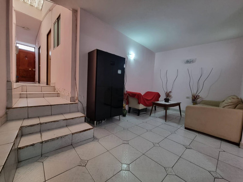 Se Vende Casa De 2 Pisos En Sector Centro Sur, Calle Díaz Ga