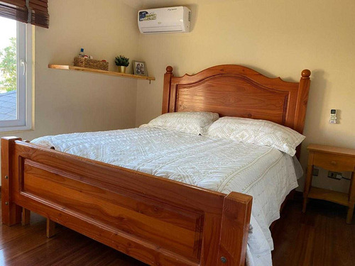 Hermosa Casa, 5 Dormitorios, + Sala De Estar (106482)
