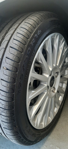 Ford Fiesta Kinetic Design 1.6 Titanium 120cv 2013 L/nueva