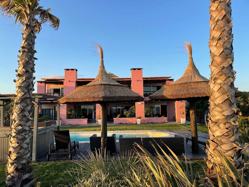 Alquilo Piripolis Lindos Aptos Sobre La Arena Rodeado De Palmeras Pisicna Cerrada 38 Grados Sala De Juegos Un Lugar Unico En Piriapolis