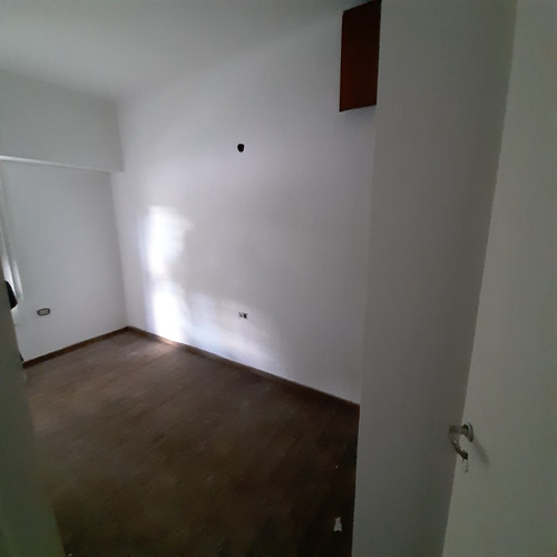Imagen 13 de 14 de Casa 6 Ambientes Con Cochera . A Reformar . Oportunidad .
