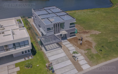 Casa En Venta En El Barrio Costas, Puertos / Escobar