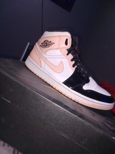 Tenis Jordan 1 Mid Arctic Orange Black Toe