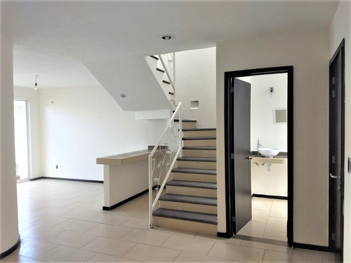 Imagen 2 de 14 de Casa En Venta En La Joya 3 Rec 3 Baños 2 Est Privada Jardín