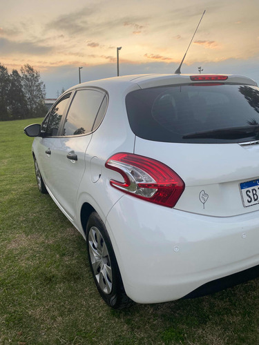 Imagen 6 de 16 de Peugeot 208 2015 1.0 Access 5p Francés