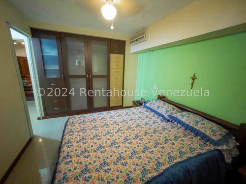 Apartamento Con Terraza Excelente Ubicación!!! En Alquiler La Carlota I
