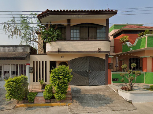 Casa En Venta En Tuxtla Gutiérrez, Chiapas, Cerca De Plaza Crystal