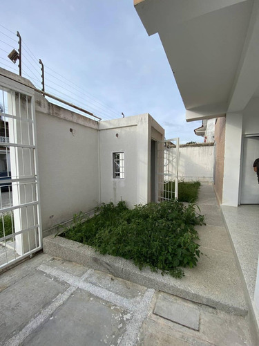Imagen 9 de 13 de Casa En Venta En Rotafe Naguanagua Cód 12115 Lucrecia Escorcha