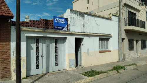 Imagen 3 de 8 de Casa Al Frente De 3 Ambientes En Venta Barrio Ludueña
