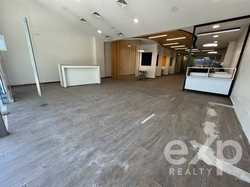 Local Comercial En Av. Las Condes.