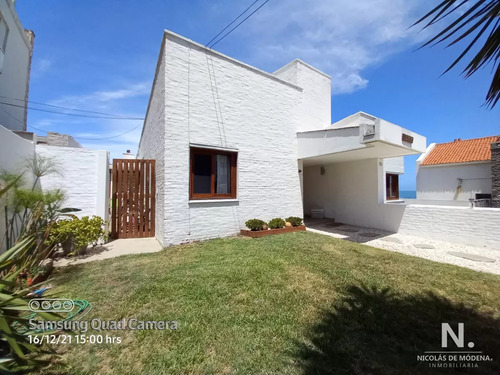 Vende Casa En Excelente Estado, Reciclada. De 6 Dormitorios En Peninsula. Punta Del Este