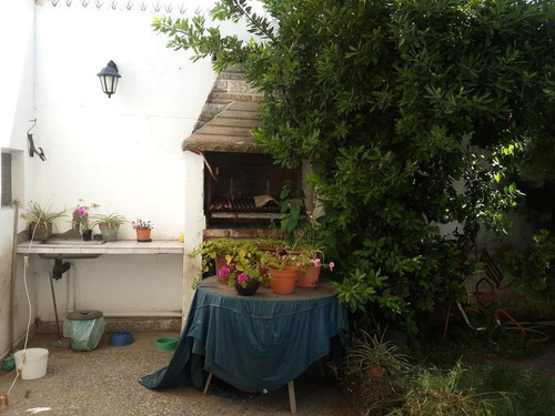 Imagen 18 de 19 de Casa Apta Para Dos Familias Con Garaje Y Fondo Libre.