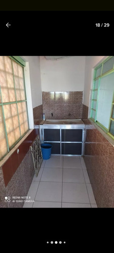 Casa De 3 Quartos, 2 Banheiros E Quintal No Fundo