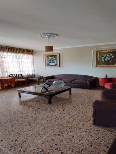 Lm Vende Casaquinta En Urb. Parque Trigal. Trigal Centro, Valencia.