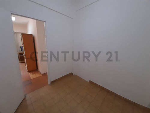 Pventa De Departamento 3ambientes Con Dependencia, Escritorio O 3era Habitacion En Almagr...