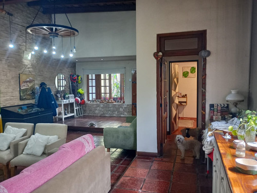 Confortable Casa En Excelente Ubicación