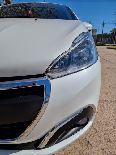 Imagen 4 de 16 de Peugeot 208 2018 1.6 Allure