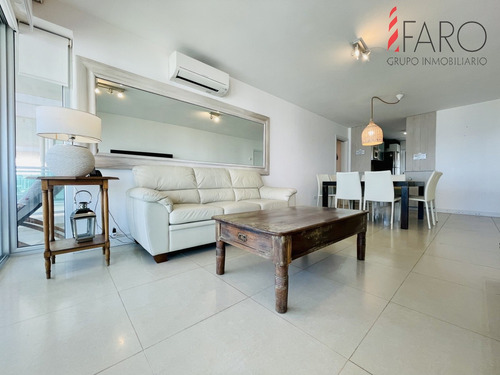 Apartamento De 2 Dormitorios En Playa Mansa, Punta Del Este - Venta Y Alquiler Anual