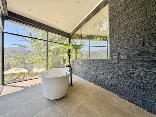 Moderna, Remodelada, En Calle Tranquila Con Seguridad 24-7