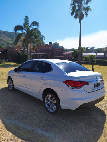 Imagen 3 de 8 de Citroen C4 Lounge Hdi 2015