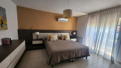 Casa 4 Dormitorios, Pileta , Jardin , Cerca Del Centro
