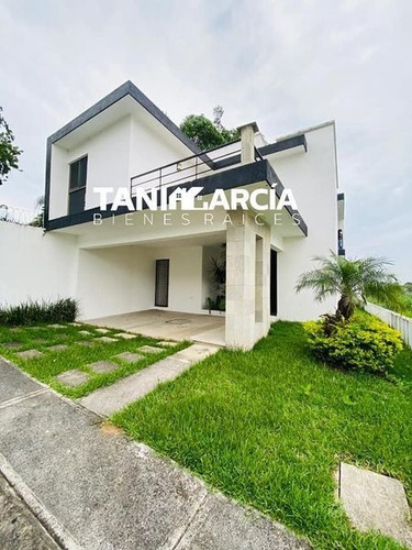 Imagen 1 de 8 de Rento Hermosa Casa En Privado