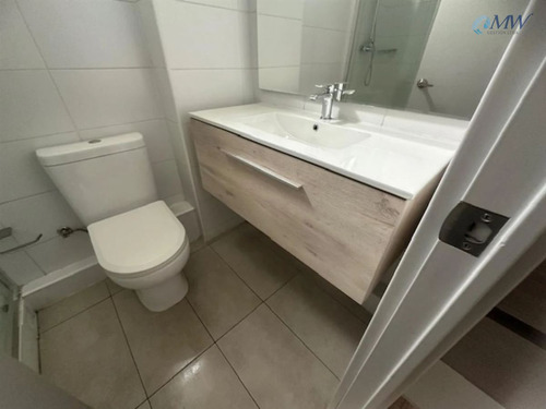 Amplio Departamento En Venta De 2d 2b. En Santiago