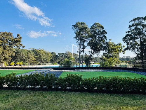 Venta De Apartamento En Crystal View En Complejo Solanas Resort Barrio Privado.