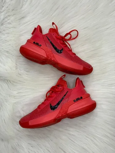 Lebron calzado hot sale