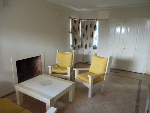 Imagen 5 de 11 de Triplex En Pinamar Zona Centro.