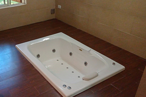Casa En Venta Country Chascomús. Lote 2250 M2