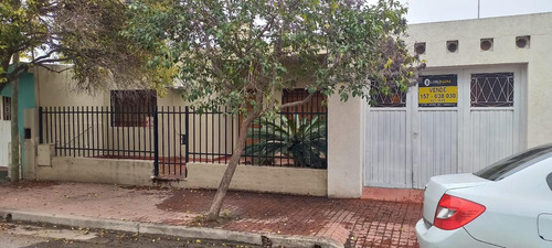 Comoda Y Luminosa Casa En Venta Zona Norte!!!